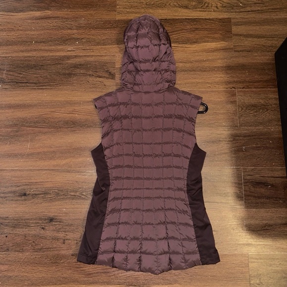 ARC’TERYX Narin vest purpleish / brown SMALL - Picture 4 of 9